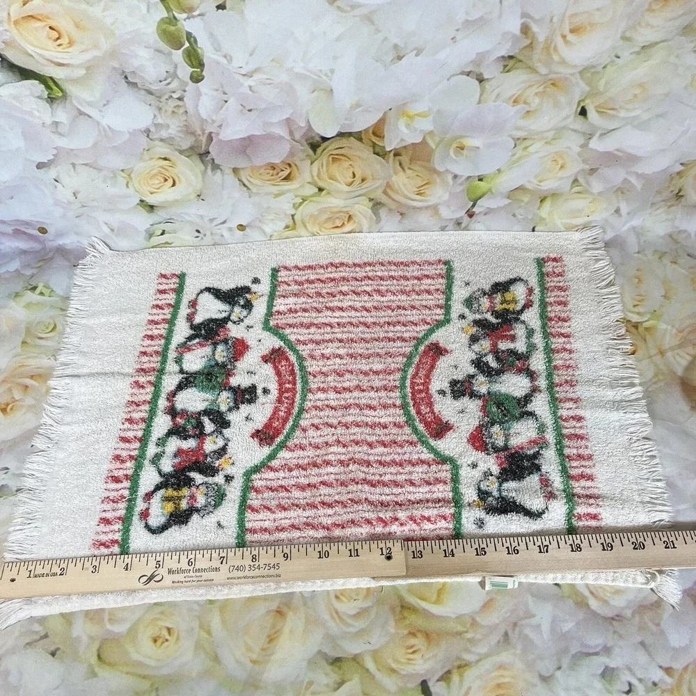 Vintage Hand Towels Christmas Kitchen Heart Wreath Embroidered Leshner Mills USA